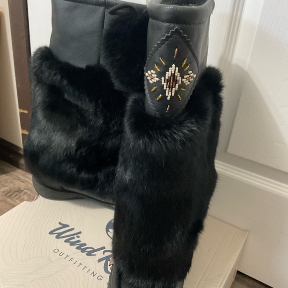 Laurentian Mukluks size 8 - Picture 2 of 6